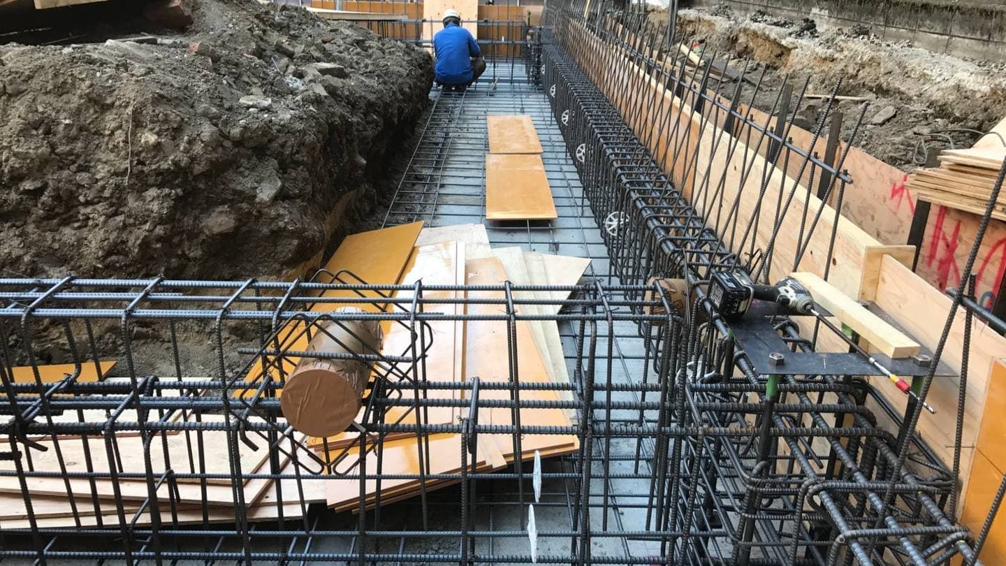 進和設備工業・地中梁スリーブ工事